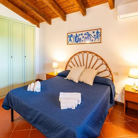Διαμέρισμα Spacious Flat With Pool Σάσαρι