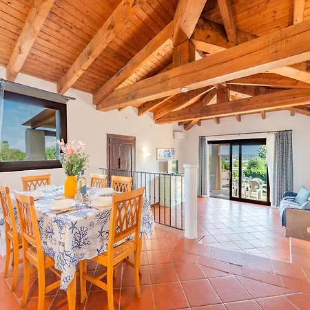 Spacious Flat With Pool Apartament *