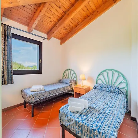 Spacious Flat With Pool