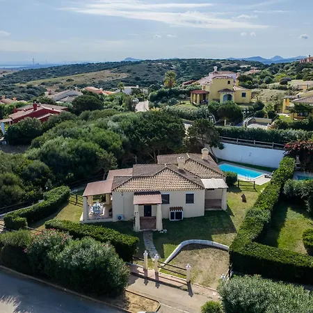 Διαμέρισμα Spacious Flat With Pool Σάσαρι