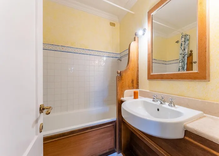 Spacious Flat With Pool