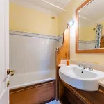 Spacious Flat With Pool