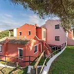 Spacious Flat With Pool דירה