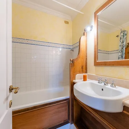 Spacious Flat With Pool