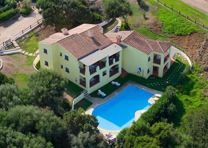 Apartment Spacious Flat With Pool